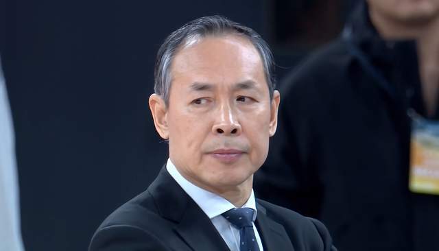 爱体育下载-卫冕冠军6连胜强势领跑积分榜，多队遭伤病侵袭，又有两黑马崛起