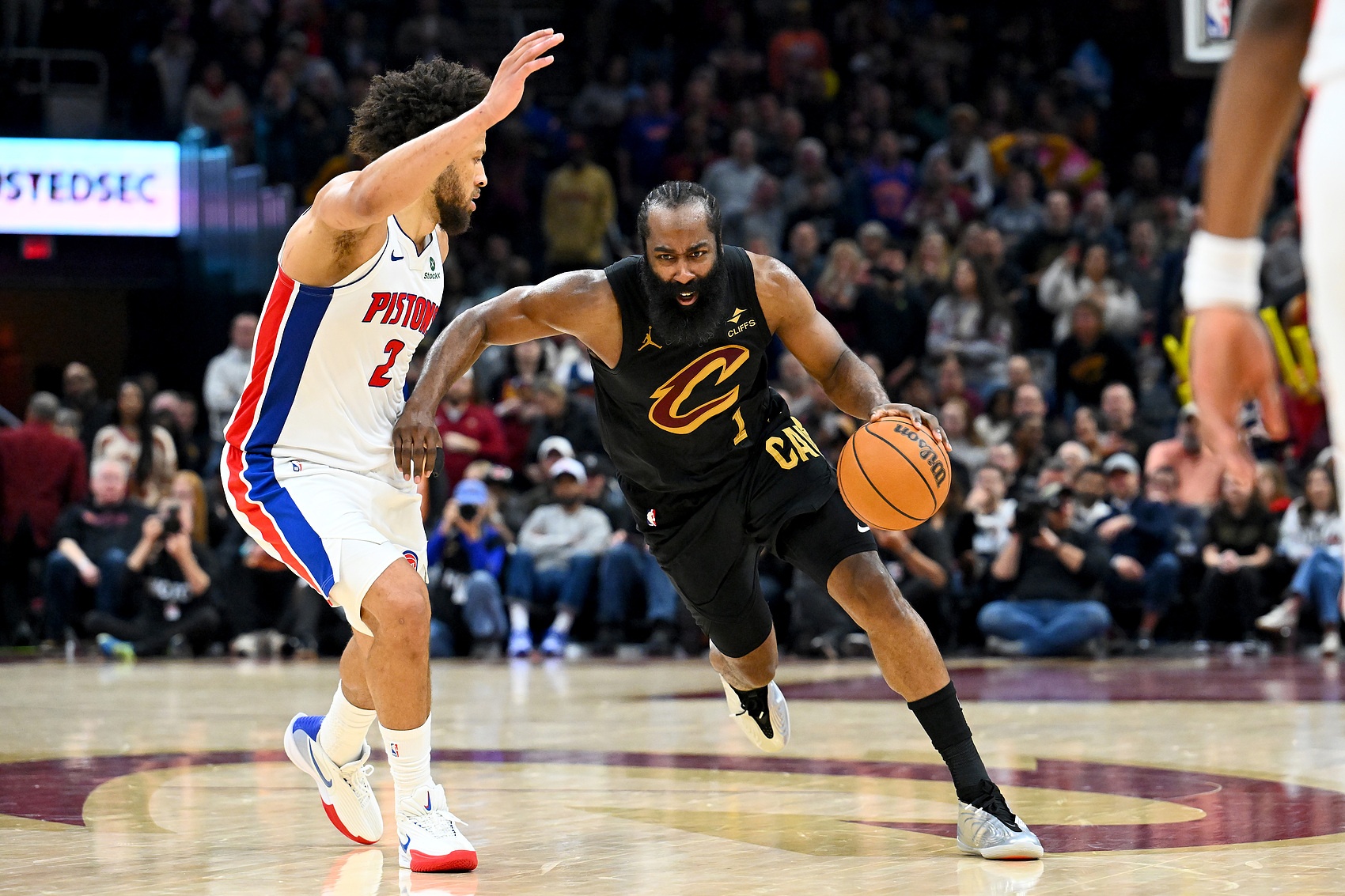 分析师:人们不会记住哈登的MVP 只会记住他季后赛关键时刻掉链子